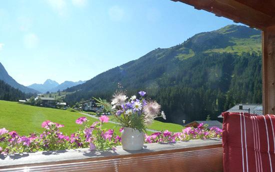 Haus Gstueat Apartment Lech am Arlberg Exterior photo