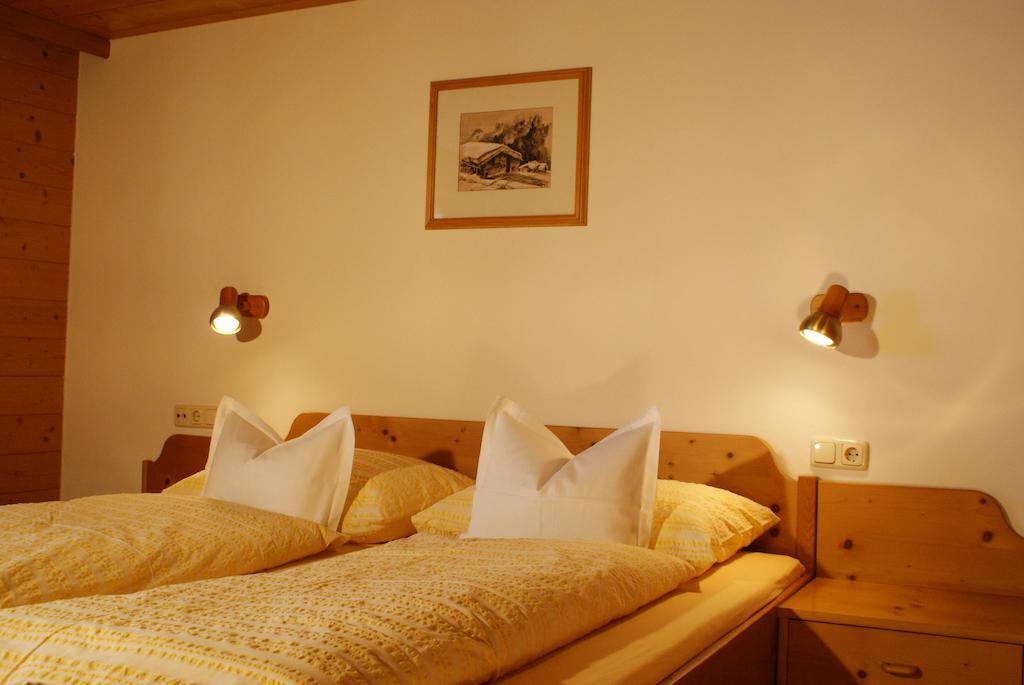 Haus Gstueat Apartment Lech am Arlberg Room photo